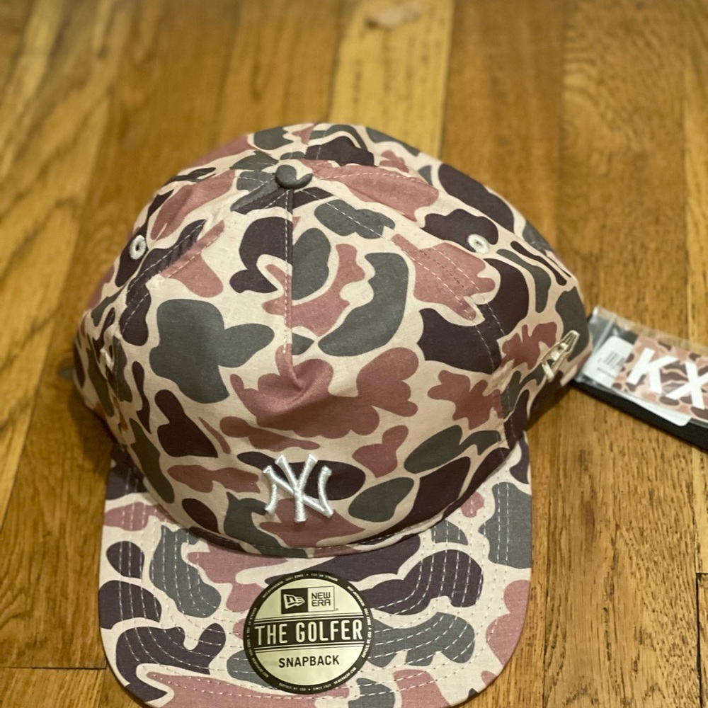 Kith SnapBack hat New York Yankee
Price is firm no offers please read